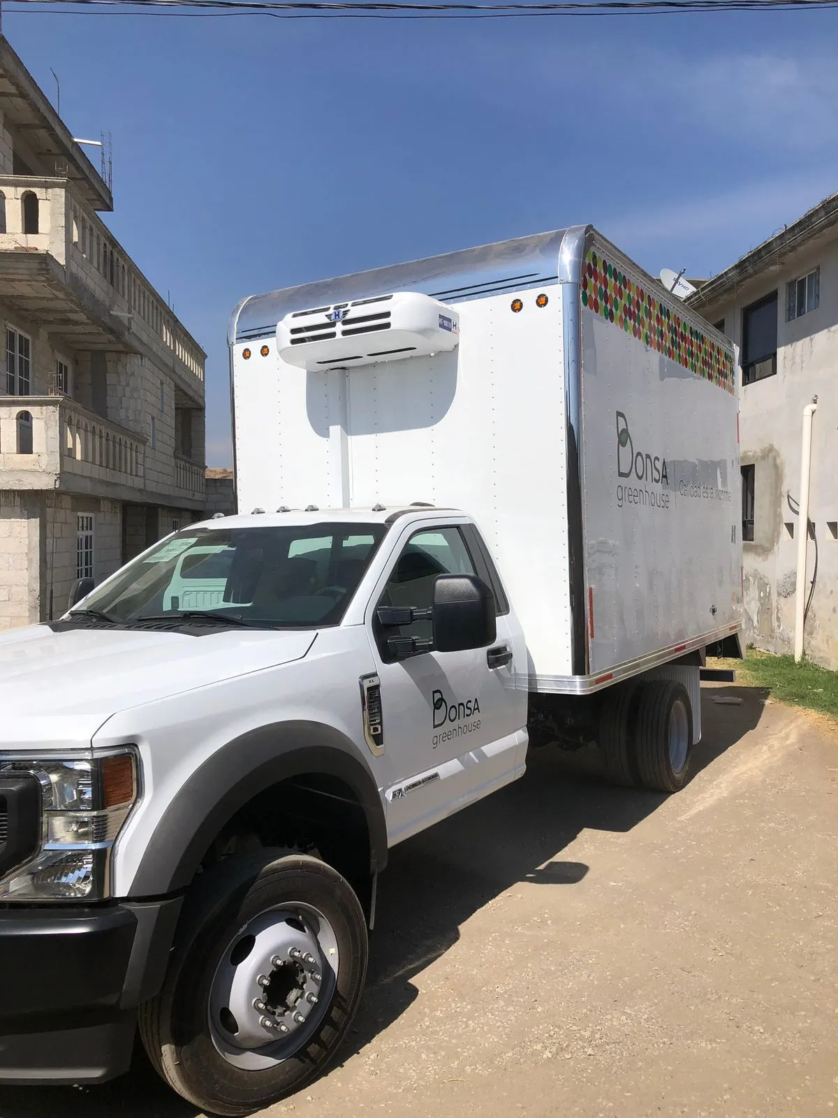 Caja térmica refrigerada fabricada por Cruzme en Puebla